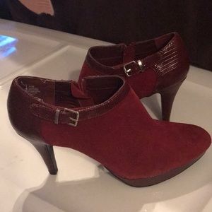 7.5 red Bandolino heels